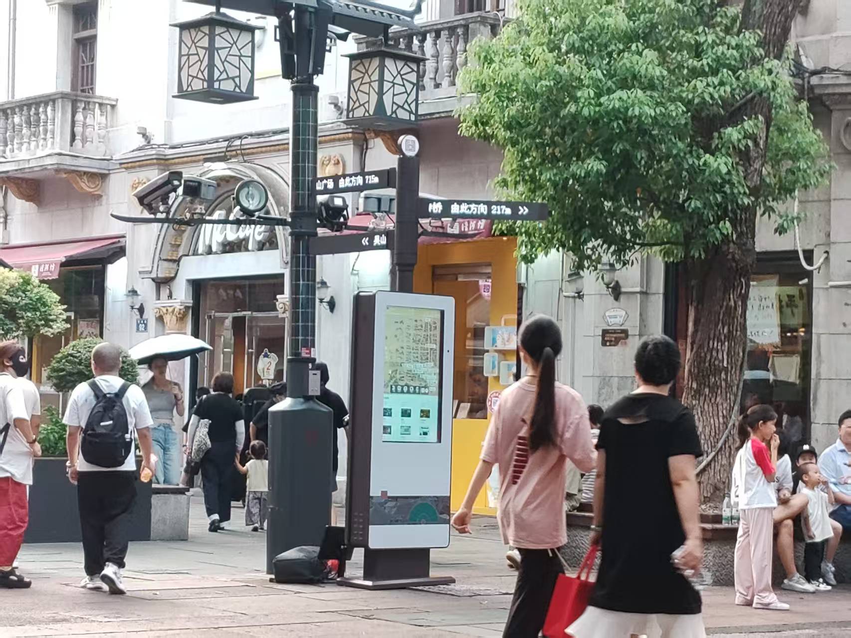 指路机器人产品实景示意